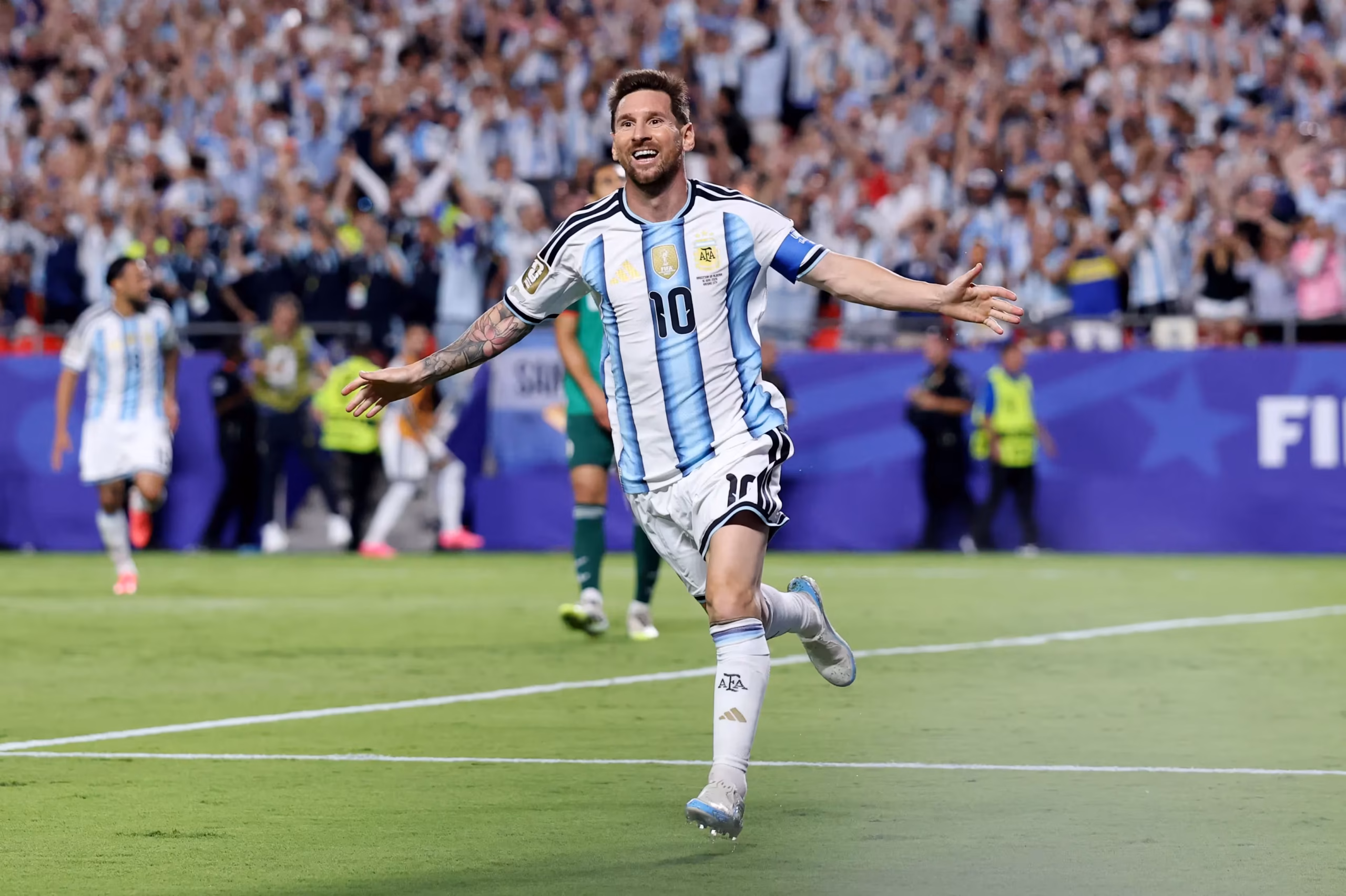 El argentino se marcha como máximo goleador y jugador con más partidos disputados en la historia de la selección. Cerró su trayectoria internacional con 207 apariciones y 125 goles, cifras que consolidan una dimensión estadística difícil de igualar - Foto: FIFA