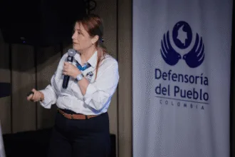 La Defensoría también pide evaluar las consecuencias prácticas y simbólicas de eliminar la Consejería de Derechos Humanos, que, según el documento, existe desde finales de la década de 1980. La entidad considera necesaria una instancia de nivel presidencial que coordine políticas de prevención del reclutamiento y la violencia contra niños y adolescentes y movilice el Sistema Nacional de Derechos Humanos - Foto: Defensoría del Pueblo