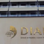 Una estimación citada durante el debate tributario proyectaba para 2026 un recaudo de $2,26 billones por las modificaciones al impuesto al patrimonio para personas naturales. Esa cifra permite dimensionar uno de los posibles huecos que tendría que cubrir el Estado si se elimina ese componente del tributo - Foto: Peter Angritt