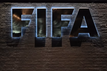 El desistimiento representó un retroceso para la estrategia impulsada por el presidente de la FIFA, Gianni Infantino, quien había presentado la iniciativa como una oportunidad para aumentar los recursos del fútbol mundial sin modificar la estructura de gobierno de la entidad. La controversia, sin embargo, dejó cuestionamientos sobre la transparencia, la concentración de decisiones en la cúpula de la organización y la relación entre el crecimiento económico y la autonomía del deporte - Foto: FIFA