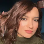 Andrea Petro, hija del presidente, también se apartó de la defensa de las hermanas. Su postura se centró en el costo político que las actuaciones atribuidas a Juliana Guerrero podían tener para el proyecto que llevó a Gustavo Petro a la Presidencia. Andrea sostuvo que esos comportamientos habían contribuido a que sectores de la ciudadanía dejaran de respaldar electoralmente al petrismo y reclamó que no hubiera privilegios ni tratamientos especiales - Foto: X/@andreapetro91