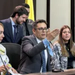 El nuevo proyecto busca modificar el artículo 11 de la Constitución para establecer de manera expresa que la vida humana debe ser protegida desde el momento de la concepción. La propuesta parte de la interpretación de que el derecho a la vida es inviolable y de que esa protección debe extenderse al embrión o al feto desde las primeras etapas del embarazo - Foto: X/@DavidGerardoC