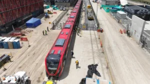 La solicitud surgió tras la divulgación de un video en el que, según las denuncias conocidas públicamente, un alto directivo de CHEC habría recibido una suma de dinero en efectivo de un subcontratista, presuntamente para destrabar el pago de una factura relacionada con la ejecución de la obra - Foto: Metro de Bogotá