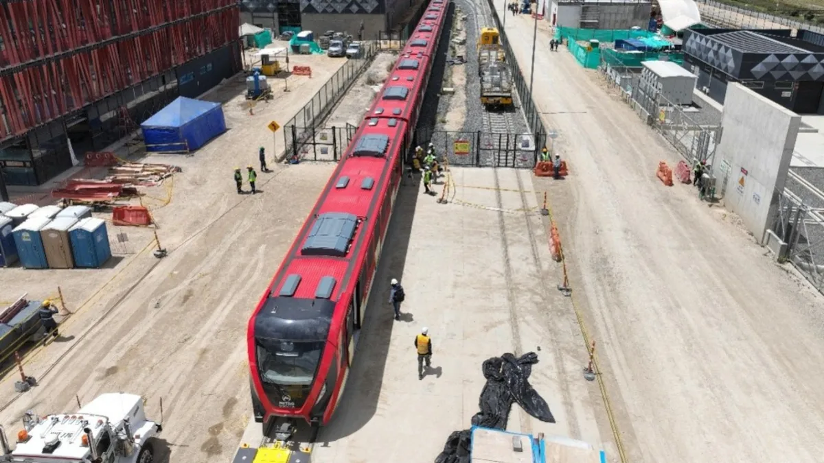 La solicitud surgió tras la divulgación de un video en el que, según las denuncias conocidas públicamente, un alto directivo de CHEC habría recibido una suma de dinero en efectivo de un subcontratista, presuntamente para destrabar el pago de una factura relacionada con la ejecución de la obra - Foto: Metro de Bogotá