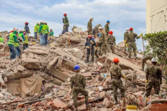 Con este corte, el terremoto deja 287 personas fallecidas, 4.147 heridas, 194 desaparecidas y 355 rescatadas. En vivienda, se contabilizan 127.608 inmuebles averiados y 26.392 destruidos, además de 197 edificios colapsados - Foto: Ejército Nacional