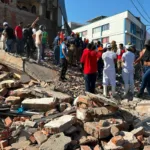 Las autoridades mantienen además la búsqueda de 240 personas reportadas como desaparecidas. La cifra aumentó en seis casos frente al reporte anterior, mientras que el número de personas rescatadas permanece en 364 - Foto: X/@Afromedios