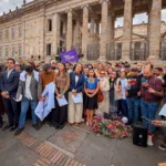 La reunión estuvo precedida por una denuncia de Carolina Corcho, quien aseguró que el sector había intentado reunirse dentro del Capitolio, pero encontró obstáculos de las mesas directivas del Senado y la Cámara de Representantes, así como de la Alcaldía de Bogotá - Foto: X/@carolinacorcho