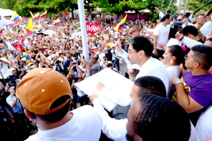 En esa línea, el excandidato presidencial sostuvo que existe una “incompatibilidad insalvable con el deber supremo de representar con lealtad exclusiva la soberanía y los intereses del pueblo de Colombia”. Esa es una de las frases centrales para entender la posición de Cepeda frente al nuevo mandatario y anticipa que la relación entre ambos sectores seguirá marcada por la confrontación - Foto:X/@IvanCepedaCast