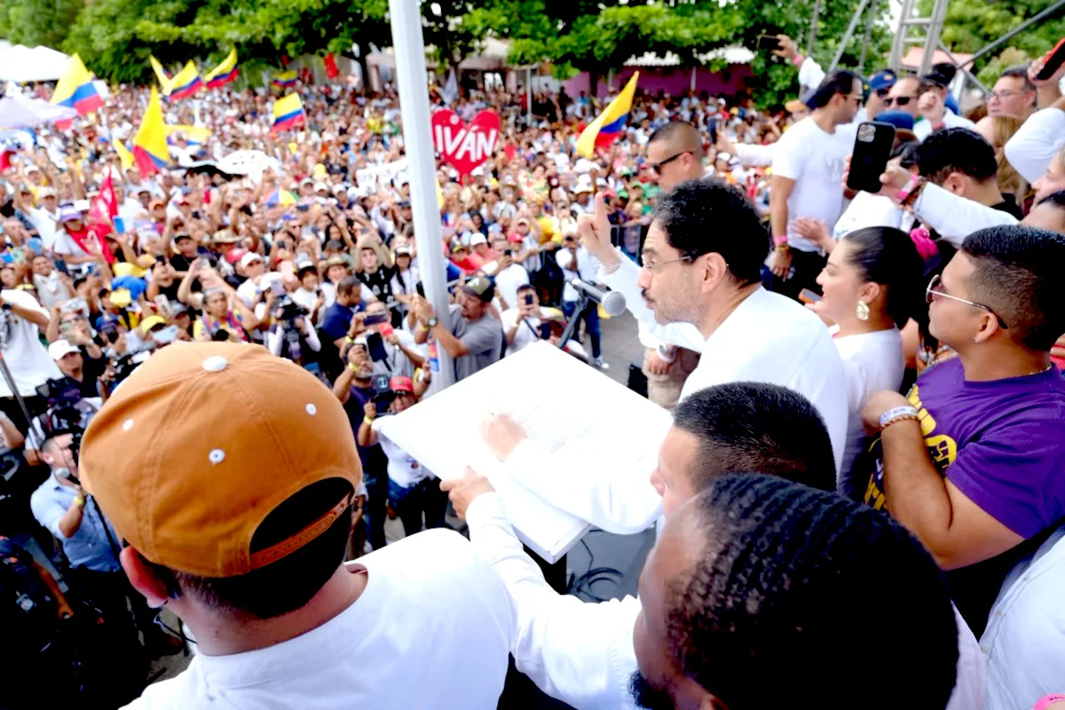 En esa línea, el excandidato presidencial sostuvo que existe una “incompatibilidad insalvable con el deber supremo de representar con lealtad exclusiva la soberanía y los intereses del pueblo de Colombia”. Esa es una de las frases centrales para entender la posición de Cepeda frente al nuevo mandatario y anticipa que la relación entre ambos sectores seguirá marcada por la confrontación - Foto:X/@IvanCepedaCast