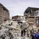 Uno de los mayores desafíos sigue siendo la localización de las personas desaparecidas. En las capitales, Asocapitales contabiliza 279 casos: 230 en Cali, 45 en Pereira y cuatro en Quibdó. Las operaciones requieren grupos USAR y BREC, maquinaria pesada, equipos de comunicaciones, ingenieros y arquitectos, además de herramientas para remover escombros de manera segura - Foto: Ejército Nacional
