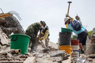A la afectación habitacional se suman 5.808 edificios averiados y 267 edificios colapsados. La evaluación de las estructuras será determinante para establecer cuáles pueden ser reparadas, cuáles requieren restricciones de uso y cuáles deberán ser demolidas - Foto: Ejército Nacional