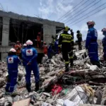 El primer foco de cuestionamiento está en la distancia entre el epicentro y varios de los territorios incluidos. Mientras los balances de la emergencia han concentrado la devastación más severa en Chocó, Valle del Cauca, Risaralda, Caldas y Quindío, la declaratoria extendió sus efectos a departamentos como Bolívar, Norte de Santander, Sucre y Nariño, además de otros territorios que se encuentran lejos del núcleo geográfico del desastre - Foto: Cruz Roja Colombiana