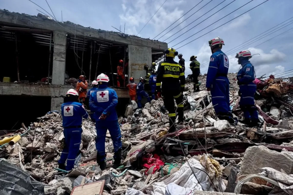 El primer foco de cuestionamiento está en la distancia entre el epicentro y varios de los territorios incluidos. Mientras los balances de la emergencia han concentrado la devastación más severa en Chocó, Valle del Cauca, Risaralda, Caldas y Quindío, la declaratoria extendió sus efectos a departamentos como Bolívar, Norte de Santander, Sucre y Nariño, además de otros territorios que se encuentran lejos del núcleo geográfico del desastre - Foto: Cruz Roja Colombiana