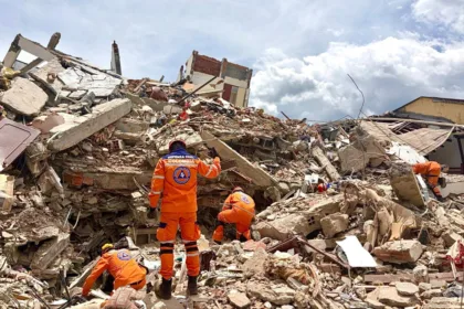 El riesgo no se limita a un determinado grupo de la población. Sin embargo, las situaciones de emergencia pueden afectar de manera particular a niños, niñas y adolescentes, mujeres, personas que quedaron sin ingresos y familias que perdieron sus redes de apoyo - Foto: Defensa Civil Colombiana
