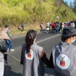 El reclamo por el agua tiene además un antecedente judicial. Documentos oficiales recuerdan que el Tribunal Administrativo de Antioquia determinó en 2019 la vulneración de derechos de los habitantes de Granizal y ordenó garantizar el acceso al agua potable. Posteriormente, el Consejo de Estado ordenó a la Alcaldía de Bello y a EPM adelantar las acciones necesarias para garantizar los servicios de acueducto y alcantarillado - Foto: X/@kavilando