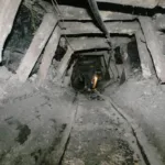 Las condiciones dentro del socavón dificultaron las labores. Según los reportes, la explosión habría provocado un derrumbe que bloqueó el acceso a uno de los niveles de la mina, por lo que los equipos de rescate tuvieron que avanzar de manera progresiva hacia el lugar donde se encontraban los trabajadores - Foto: X/@JorgeEmilioRey