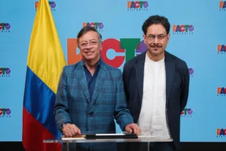 Por un lado, Petro y Cepeda buscan diferenciar entre acusaciones que deben ser investigadas y decisiones de política pública que pueden ser objeto de debate político, pero que no deberían ser presentadas automáticamente como hechos de corrupción. Por otro, pretenden someter a escrutinio las decisiones que adopte el Gobierno de De la Espriella durante la emergencia - Foto: X/@petrogustavo