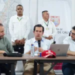 El ministro del Interior, Rodrigo Lara (Centro), explicó que Colombia ya tiene tipificado el delito de terrorismo, pero que el Ejecutivo considera necesario crear un marco específico para identificar y clasificar organizaciones completas bajo esa categoría - Foto: X/@Rodrigo_Lara_