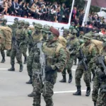 Quienes se oponen a la reforma recuerdan que el artículo 219 de la Constitución fue diseñado precisamente para blindar a las Fuerzas Militares y a la Policía frente a las disputas partidistas. Desde esta perspectiva, la neutralidad política constituye uno de los pilares de la democracia colombiana y garantiza que la Fuerza Pública permanezca al servicio del Estado y no de un determinado gobierno o corriente ideológica - Foto: Archivo/Ronald Cano