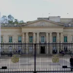 El contraste resulta llamativo porque las dificultades no eran completamente desconocidas. La Casa de Nariño cuenta con una infraestructura diseñada específicamente para el funcionamiento de la Presidencia, mientras que el Palacio de San Carlos tiene como función principal albergar al Ministerio de Relaciones Exteriores - Foto: Archivo/Ronald Cano