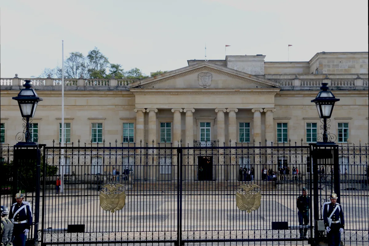 El contraste resulta llamativo porque las dificultades no eran completamente desconocidas. La Casa de Nariño cuenta con una infraestructura diseñada específicamente para el funcionamiento de la Presidencia, mientras que el Palacio de San Carlos tiene como función principal albergar al Ministerio de Relaciones Exteriores - Foto: Archivo/Ronald Cano