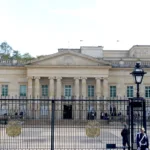 El traslado al Palacio de Nariño obedeció a la necesidad de contar con una sede más amplia, moderna y funcional para la Presidencia. La antigua residencia construida sobre la casa natal de Antonio Nariño fue adaptada para albergar el Ejecutivo y fue inaugurada como sede presidencial en 1908. Posteriormente fue ampliada y remodelada para responder al crecimiento de la administración pública y a las necesidades de seguridad de la jefatura del Estado - Foto: Archivo/Ronald Cano