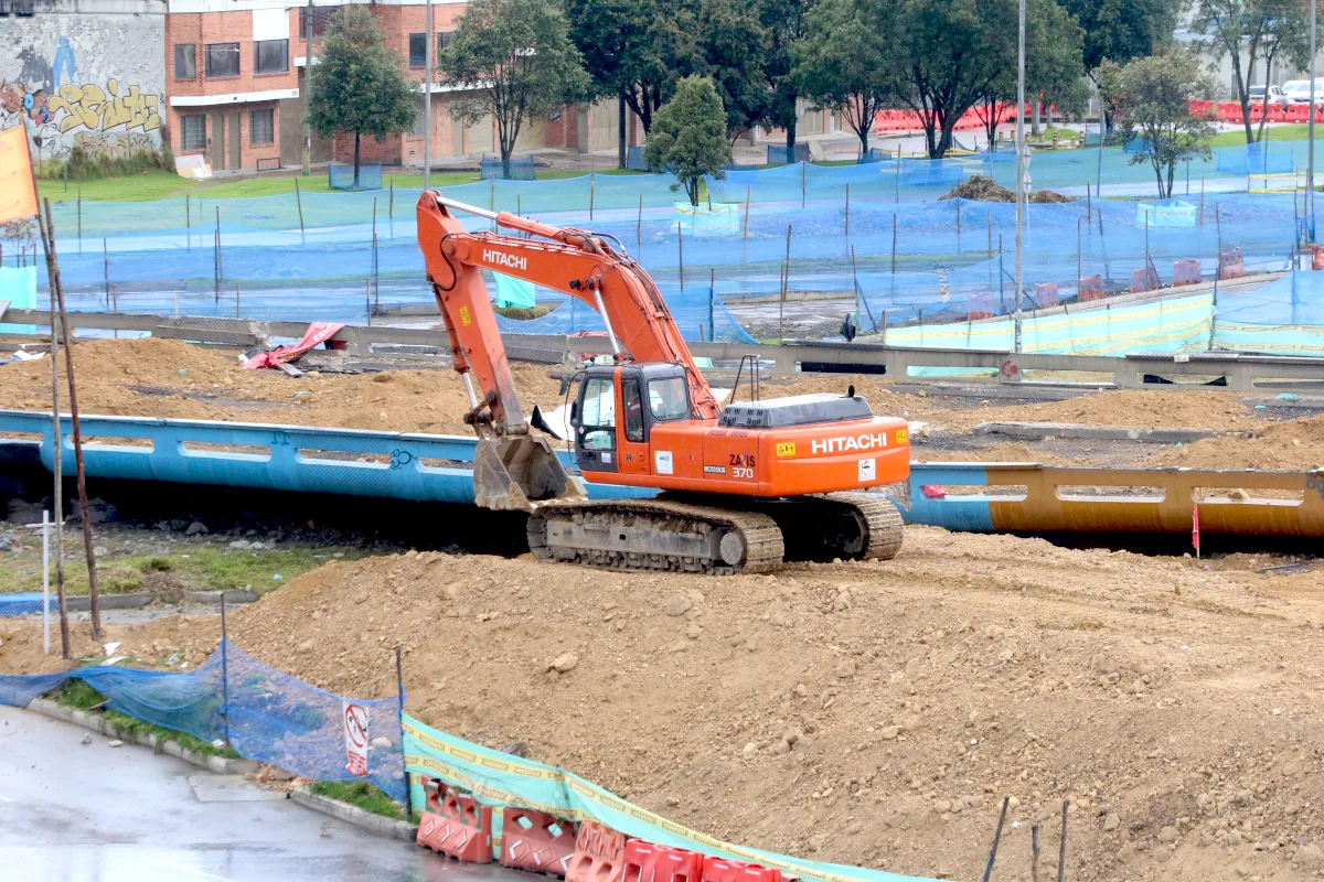 La Nueva Calle 13 fue estructurada inicialmente en cinco lotes. Los tramos 1 y 2 fueron adjudicados en 2023, mientras que los lotes 3 y 4 enfrentaron dificultades para atraer oferentes. La ausencia de propuestas llevó a que esos procesos fueran declarados desiertos en varias oportunidades entre 2022 y 2023, lo que retrasó la ejecución integral del megaproyecto - Foto: Archivo/Ronald Cano