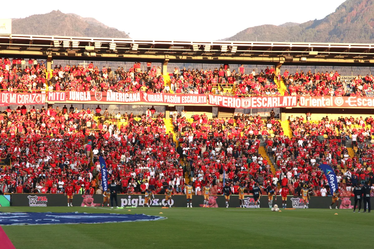 El caso más concreto es el del Estadio Nemesio Camacho El Campín, en Bogotá, que actualmente está siendo utilizado como centro de acopio para recibir ayudas destinadas a los damnificados. El escenario, uno de los principales referentes del fútbol colombiano, pasó temporalmente de recibir aficionados a convertirse en un punto para recolectar elementos necesarios para la atención de la emergencia - Foto: Archivo/Ronald Cano