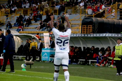 El gol llegó finalmente en el minuto 71. Kevin Balanta asistió a Richardson Rivas, quien volvió a aparecer frente al arco y consiguió su segundo tanto de la tarde para establecer el 2-0. El atacante de Fortaleza se convirtió así en la figura indiscutible del partido - Foto: Ronald Cano