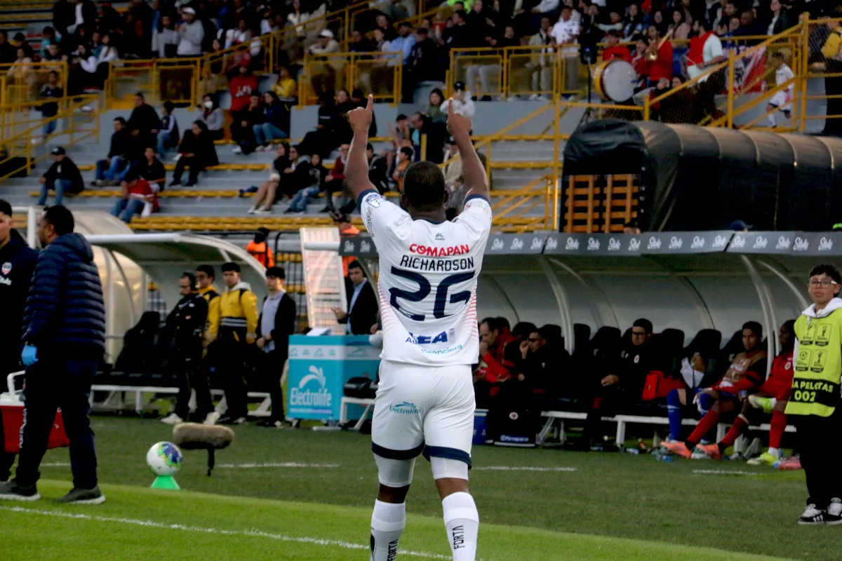 El gol llegó finalmente en el minuto 71. Kevin Balanta asistió a Richardson Rivas, quien volvió a aparecer frente al arco y consiguió su segundo tanto de la tarde para establecer el 2-0. El atacante de Fortaleza se convirtió así en la figura indiscutible del partido - Foto: Ronald Cano