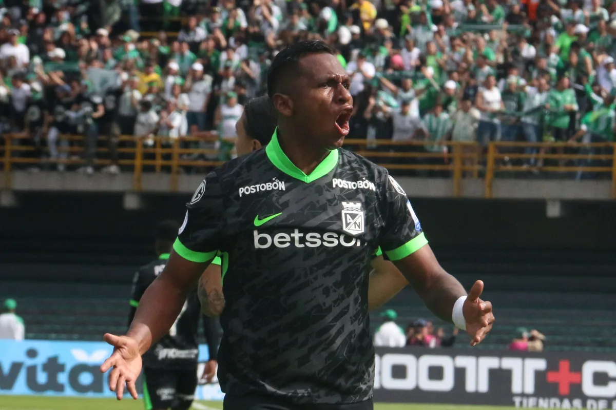 El conjunto verdolaga reaccionó en el complemento. Alfredo Morelos igualó al minuto 77, y cuando el partido parecía encaminarse al empate, apareció Edwin Cardona al minuto 89, de penalti, para completar la remontada y darle los tres puntos a Nacional - Foto: Ronald Cano