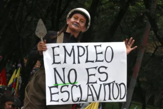 Entre las circulares eliminadas hay lineamientos relacionados con jornada laboral, horas extras, trabajo doméstico, estabilidad laboral reforzada, discapacidad, equidad de género, libertad sindical, negociación colectiva, debido proceso disciplinario, modalidades contractuales y trabajadores de plataformas digitales - Foto: Archivo/Ronald Cano