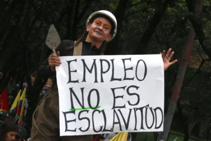 Entre las circulares eliminadas hay lineamientos relacionados con jornada laboral, horas extras, trabajo doméstico, estabilidad laboral reforzada, discapacidad, equidad de género, libertad sindical, negociación colectiva, debido proceso disciplinario, modalidades contractuales y trabajadores de plataformas digitales - Foto: Archivo/Ronald Cano