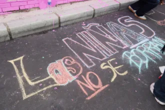 La controversia adquirió mayor profundidad cuando el debate sobre “Resistencia” coincidió con otra decisión de la nueva dirección del ICBF: promover el uso del término “niñez” en lugar de referencias específicas a “niñas” en la comunicación institucional. Restrepo ha defendido que “niñez” comprende tanto a niños como a niñas y que se trata de una forma de utilizar un lenguaje general e incluyente - Foto: Ronald Cano