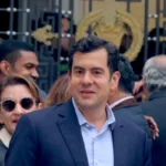 Lara también aseguró que las autoridades han identificado la presencia de grupos de personas en algunos lugares donde se desarrollan las operaciones de emergencia. Según su versión, estos individuos llegarían a los puntos donde trabajan bomberos y organismos de socorro para alterar las labores, confrontar a las autoridades y promover consignas políticas - Foto: Archivo/Ronald Cano