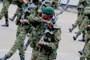 Ese efecto es particularmente sensible en el Ejército, donde la llegada de un nuevo comandante puede desencadenar un reacomodamiento más amplio en las divisiones, brigadas y unidades estratégicas. La renovación de la cúpula, por tanto, podría ser apenas la primera fase de una transformación más profunda en la estructura de mando - Foto: Archivo/Ronald Cano