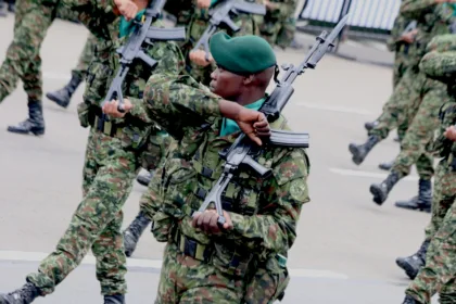 Ese efecto es particularmente sensible en el Ejército, donde la llegada de un nuevo comandante puede desencadenar un reacomodamiento más amplio en las divisiones, brigadas y unidades estratégicas. La renovación de la cúpula, por tanto, podría ser apenas la primera fase de una transformación más profunda en la estructura de mando - Foto: Archivo/Ronald Cano