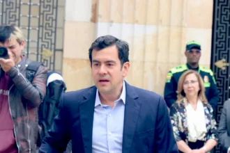 La situación cambió nuevamente el 10 de agosto. Ese día, mediante el Decreto 1157 de 2026, el Gobierno encargó a Rodrigo Lara Restrepo, ministro del Interior, la Dirección General de la UNP, sin separarlo de las funciones propias de su cargo ministerial - Foto: Archivo/Ronald Cano