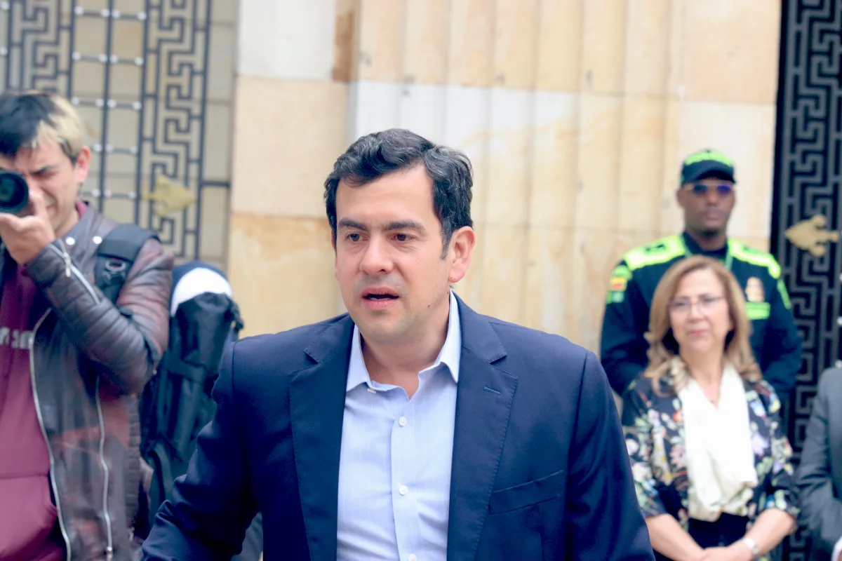 La situación cambió nuevamente el 10 de agosto. Ese día, mediante el Decreto 1157 de 2026, el Gobierno encargó a Rodrigo Lara Restrepo, ministro del Interior, la Dirección General de la UNP, sin separarlo de las funciones propias de su cargo ministerial - Foto: Archivo/Ronald Cano
