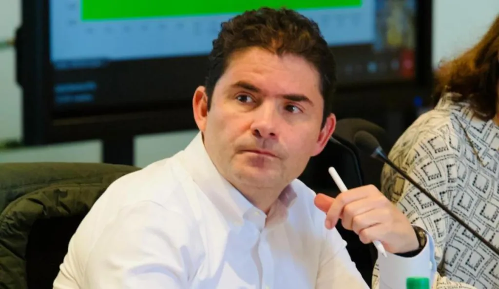 Henao también ha defendido que el desarrollo de estos proyectos puede realizarse con controles ambientales adecuados y mencionó como posibles zonas San Martín, en Cesar; Puerto Wilches y Barrancabermeja, en Santander; y Yondó, en Antioquia. Su propuesta contempla además que las regiones productoras reciban mayores ingresos por regalías e inversión - Foto: Redes Sociales Luis Felipe Henao