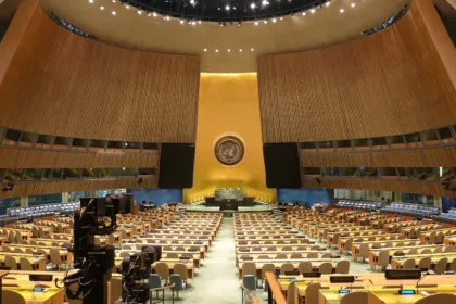 La elección del secretario general de la ONU tiene un mecanismo particular: el Consejo de Seguridad debe recomendar un candidato a la Asamblea General, pero la decisión final depende de los cinco miembros permanentes con poder de veto —Estados Unidos, Rusia, China, Francia y Reino Unido—. Un aspirante necesita evitar el rechazo de cualquiera de estas potencias para avanzar - Foto: Lusi Lindwurm