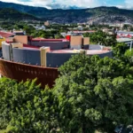 hay un elemento simbólico adicional: la ceremonia se realizará por primera vez fuera de Bogotá, en Cali, una ciudad que De la Espriella escogió para marcar distancia con el formato tradicional de las posesiones presidenciales. El sitio elegido para la posesión será la arena USC de la Universidad Santiago de Cali - Foto: Universidad Santiago de Cali