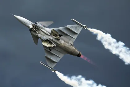 El contrato compromete alrededor de $16,5 billones y contempla la adquisición de los 17 aviones. Aunque el Gobierno de De la Espriella reconoce que los Gripen son aeronaves de calidad y mantiene la decisión de recibirlos y ponerlos en funcionamiento para fortalecer las capacidades de la Fuerza Pública, espera negociar el acuerdo - Foto: Oleg V. Belyakov