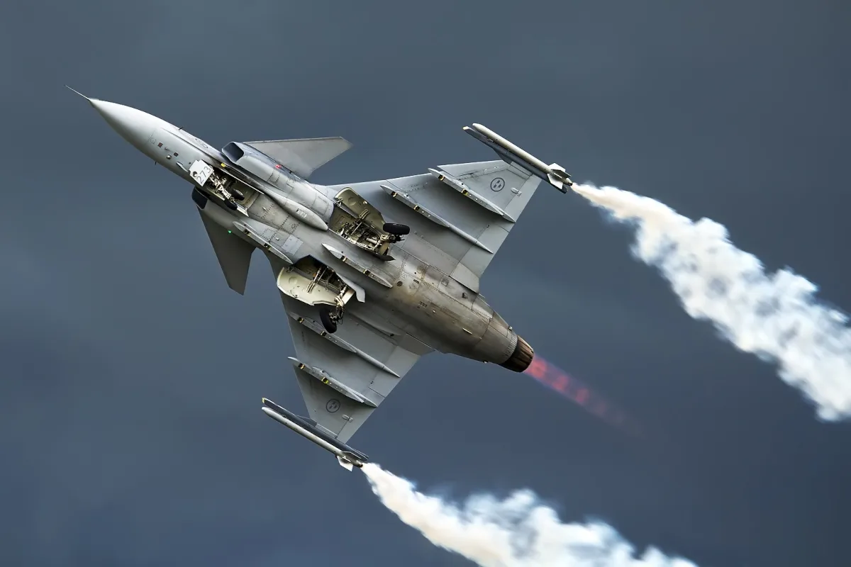 El contrato compromete alrededor de $16,5 billones y contempla la adquisición de los 17 aviones. Aunque el Gobierno de De la Espriella reconoce que los Gripen son aeronaves de calidad y mantiene la decisión de recibirlos y ponerlos en funcionamiento para fortalecer las capacidades de la Fuerza Pública, espera negociar el acuerdo - Foto: Oleg V. Belyakov