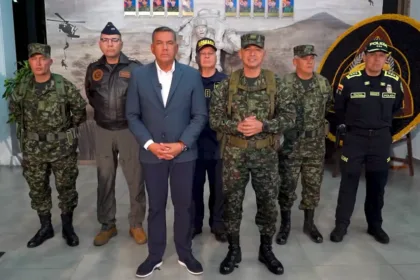 El Ministerio de Defensa precisó este lunes que los tres menores tenían 15, 15 y 16 años. Según la versión oficial, los adolescentes hacían parte de la estructura armada atacada y se encontraban en situación de combate - Foto: Ministerio de Defensa