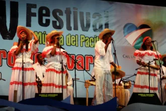 La organización había dispuesto en la Ciudadela Petronio 59 cocinas tradicionales, 24 puestos de mecatos, dulces y refrescos, 45 de bebidas autóctonas, 41 de estética del Pacífico y 24 de artesanías. Esa capacidad logística será aprovechada ahora para una finalidad completamente distinta: recibir y organizar ayudas destinadas a las personas afectadas por el terremoto - Foto: Archivo/Sol Robayo