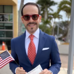 Investigaciones anteriores han documentado propiedades y sociedades relacionadas con De la Espriella y su familia en Florida. Una investigación sobre su patrimonio inmobiliario identificó además vínculos con Miami, mientras que la nueva declaración reconoce por primera vez una inversión en Estados Unidos por $913,3 millones y dos cuentas bancarias en ese país - Foto: Redes Sociales Abelardo de La Espriella