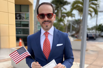 Investigaciones anteriores han documentado propiedades y sociedades relacionadas con De la Espriella y su familia en Florida. Una investigación sobre su patrimonio inmobiliario identificó además vínculos con Miami, mientras que la nueva declaración reconoce por primera vez una inversión en Estados Unidos por $913,3 millones y dos cuentas bancarias en ese país - Foto: Redes Sociales Abelardo de La Espriella