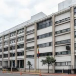 Pero para los críticos existe una diferencia entre que la ley permita esas contrataciones y que una reforma reglamentaria facilite una presencia más amplia de organizaciones religiosas en colegios oficiales. El debate adquiere una dimensión constitucional porque Colombia es un Estado laico y la educación pública debe garantizar la libertad de conciencia y de cultos - Foto: Ministerio de Educación