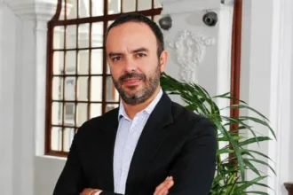 Una investigación de La Silla Vacía sostiene, citando fuentes confidenciales del Ejecutivo, que además de su trabajo durante el gobierno de Gustavo Petro, la orientación sexual de Sepúlveda y la conformación de su familia habrían pesado en la decisión - Foto: Universidad del Rosario